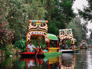 Di Xochimilco, Bisa Naik Perahu Sambil Jajan Jagung di Tengah Pulau