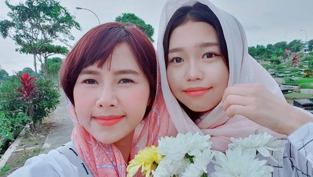 Yannie Kim dan putri sulungnya, Kosoobin