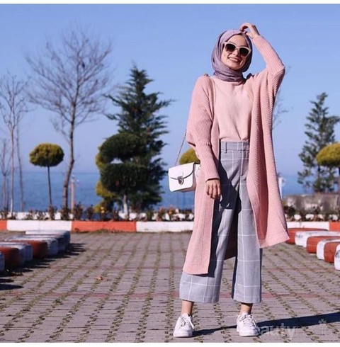 Tips Mix And Match Baju Warna Salem Untuk Para Hijabers Kekinian Yang Bisa Kamu Contek