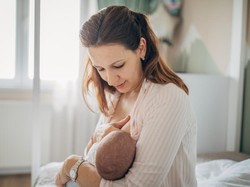 Kabar Baik, Ibu yang Divaksin COVID-19 Bisa Beri Antibodi ke Bayi Lewat ASI