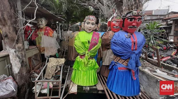 Menyambangi Kampung Ondel-ondel di Senen