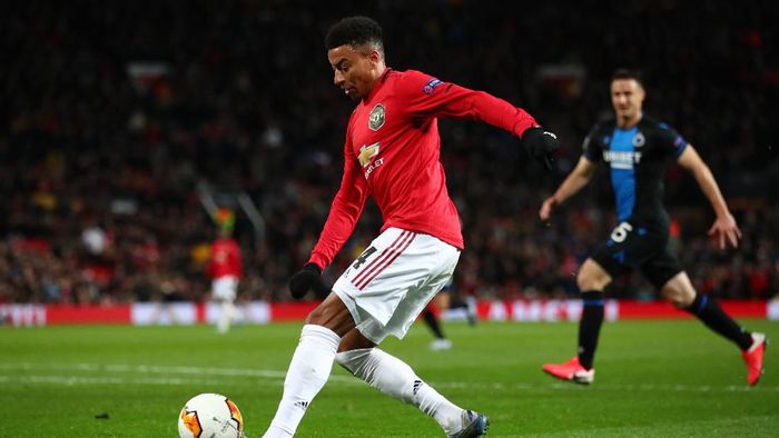 MANCHESTER, ENGLAND - FEBRUARY 27: Jesse Lingard of Manchester United crosses the ball in the box to Fred of Manchester United (not pictured) for him to score their sides fourth goal during the UEFA Europa League round of 32 second leg match between Manchester United and Club Brugge at Old Trafford on February 27, 2020 in Manchester, United Kingdom. (Photo by Clive Brunskill/Getty Images)