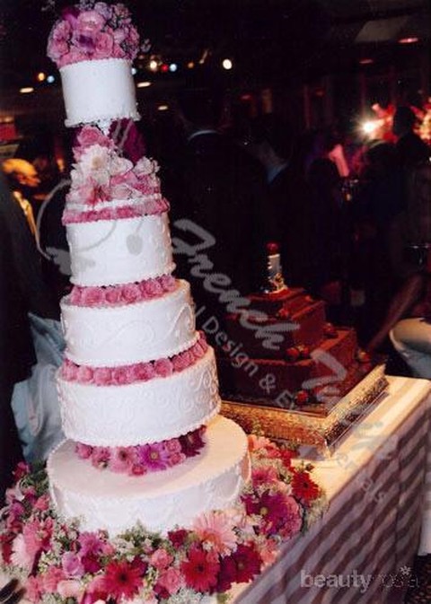 5 Inspirasi Jenis Dekorasi Kue Pernikahan