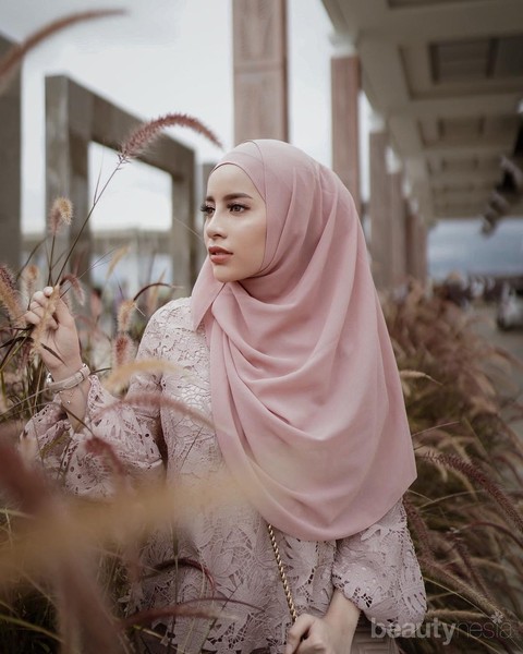 5 Gaya Foto Kekinian Ala Hijabers Bikin Feed Instagram Bak Selebgram