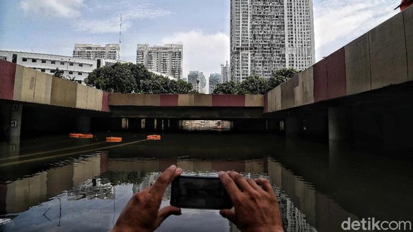 Sudah 4 Hari, Underpass Kemayoran Jadi Kolam Dadakan