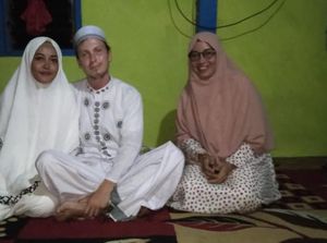 Usai Nikahi Wanita di Pulau Rajuni Sulsel, WN Rusia Ingin Jadi WNI Usai Nikahi Wanita di Pulau Rajuni Sulsel, WN Rusia Ingin Jadi WNI