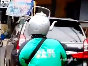 Helm Tabung Gas 3 Kg Sudah Biasa, Tren Terbaru Helm dari Teko Air