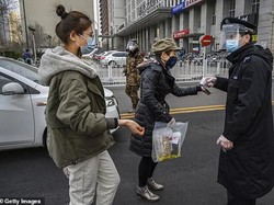 Viral di Twitter, Pria Ditangkap Karena Gosok Ludahnya di Pegangan Kereta