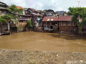 Bakal Kena Proyek Normalisasi Ciliwung, Warga Kebon Pala Ngaku Begini