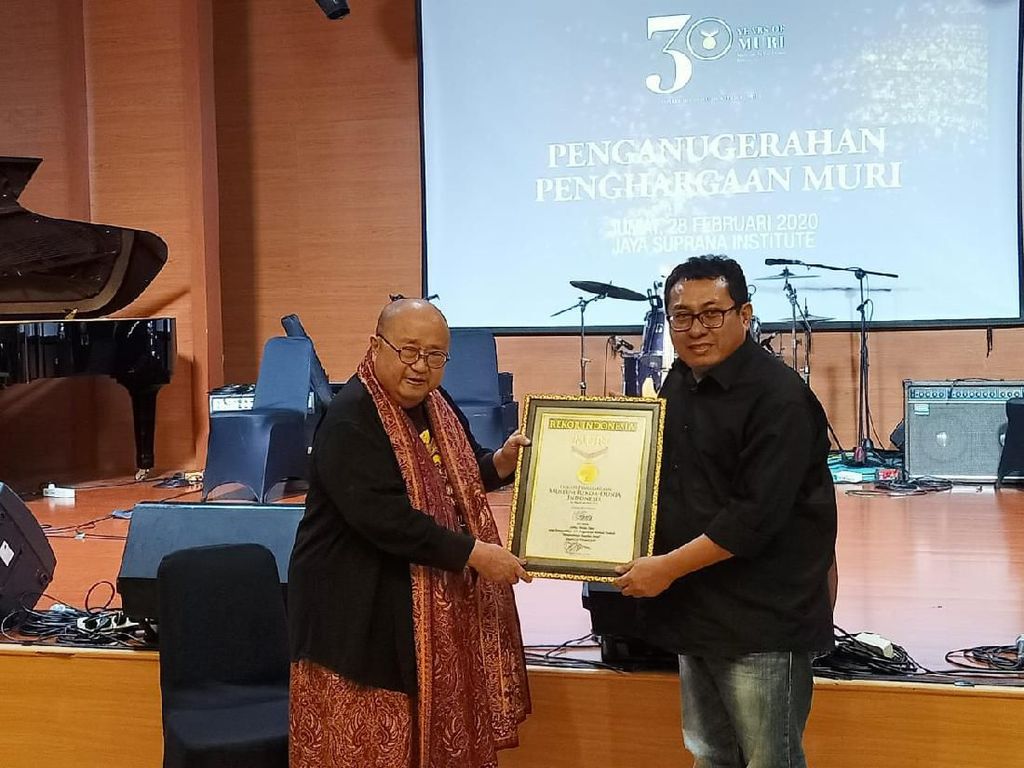 Pecahkan Rekor, SMSI Raih Penghargaan MURI Pecahkan Rekor, SMSI Raih Penghargaan MURI