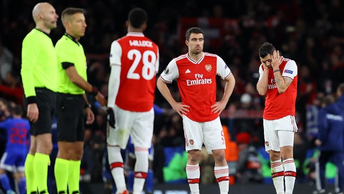 LONDON, ENGLAND - FEBRUARY 27: Granit Xhaka of Arsenal FC looks on dejected after his side concede their second goal during the UEFA Europa League round of 32 second leg match between Arsenal FC and Olympiacos FC at Emirates Stadium on February 27, 2020 in London, United Kingdom. (Photo by Julian Finney/Getty Images)