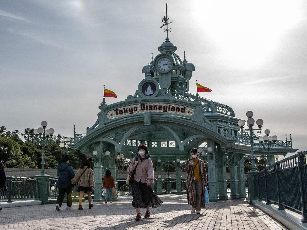Tokyo Disneyland dan Universal Studio Jepang Tutup Lebih Lama