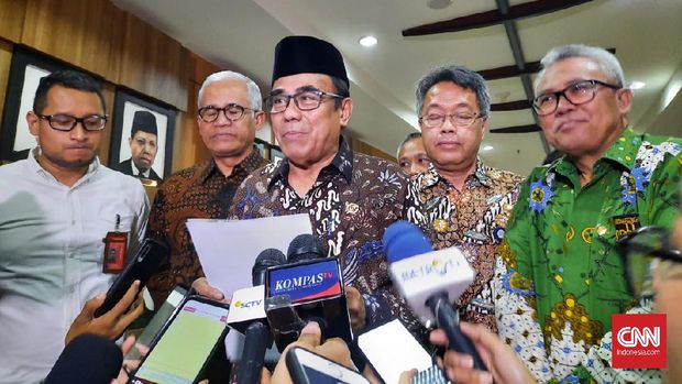 Menag Fachrul Razi memberikan keterangan di kantor Kemenag, Jakarta, Jumat (28/2)