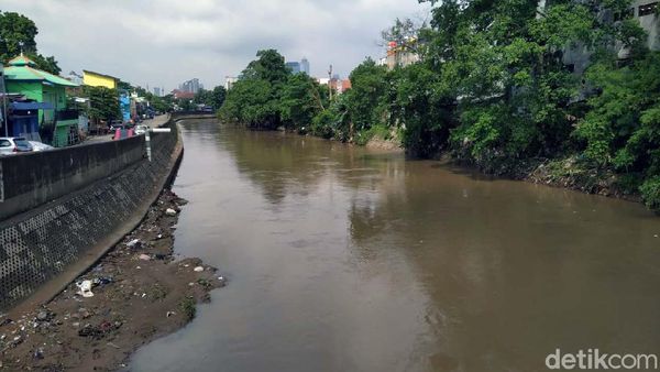 Pak Anies, Proyek Antibanjir di Ciliwung Kapan Lanjut Lagi?