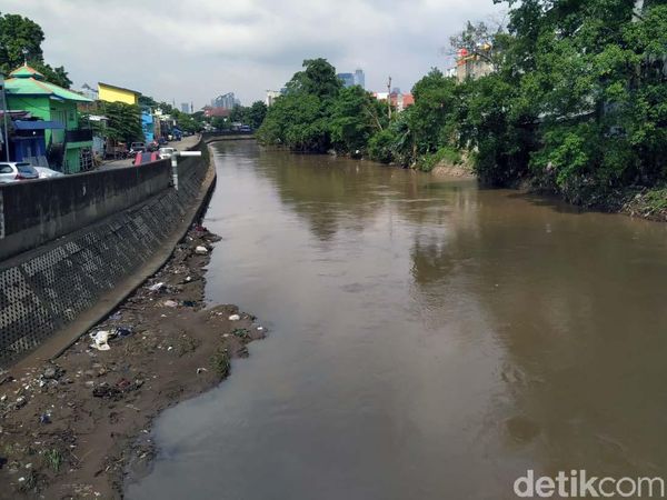 Pak Anies, Proyek Antibanjir di Ciliwung Kapan Lanjut Lagi?
