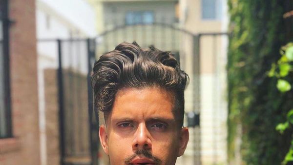 Pesona Keren Youtuber Rudy Mancuso Saat Ngopi Santai