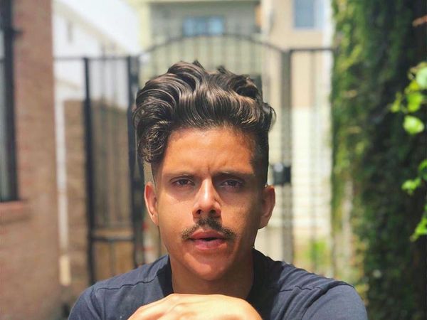 Pesona Keren Youtuber Rudy Mancuso Saat Ngopi Santai