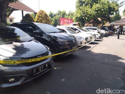 Wanita Ini Tipu Para Pembeli Kendaraan, Polisi Sita 8 Mobil dan 9 Motor