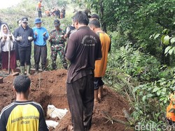 Kain Kafan Sempat Menggantung Akibat Longsor, 8 Jenazah Direlokasi