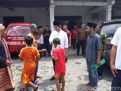 Gibran Mampir Kantor DPC PDIP Solo Usai Jumatan, Ngapain Ya?