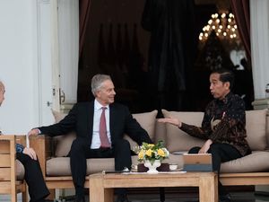 Jokowi dan Tony Blair Bahas Ibu Kota Baru di Istana Jokowi dan Tony Blair Bahas Ibu Kota Baru di Istana