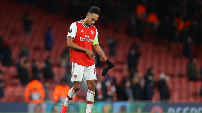 LONDON, ENGLAND - FEBRUARY 27: Pierre-Emerick Aubameyang of Arsenal FC looks dejected after defeat in the UEFA Europa League round of 32 second leg match between Arsenal FC and Olympiacos FC at Emirates Stadium on February 27, 2020 in London, United Kingdom. (Photo by Julian Finney/Getty Images)