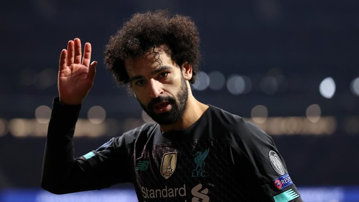 MADRID, SPAIN - FEBRUARY 18: Mohamed Salah of Liverpool acknowledges the fans during the UEFA Champions League round of 16 first leg match between Atletico Madrid and Liverpool FC at Wanda Metropolitano on February 18, 2020 in Madrid, Spain. (Photo by Angel Martinez/Getty Images)