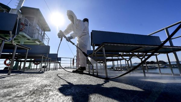 Disinfeksi Corona di Ruang Publik Italia Diperketat