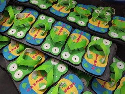 Sempat Diejek, Wanita Ini Kantongi Puluhan Juta dari Jual Sandal