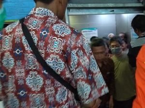 17 Warga Terjebak 10 Menit di dalam Lift, Semua Selamat Dievakuasi 17 Warga Terjebak 10 Menit di dalam Lift, Semua Selamat Dievakuasi