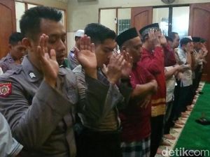 Doa Mengalir dari Trenggalek untuk Anggota Brimob yang Gugur di Papua Doa Mengalir dari Trenggalek untuk Anggota Brimob yang Gugur di Papua