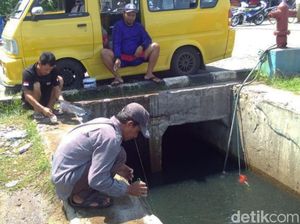 Cara Unik Memancing Ikan di Dermaga Palabuhanratu