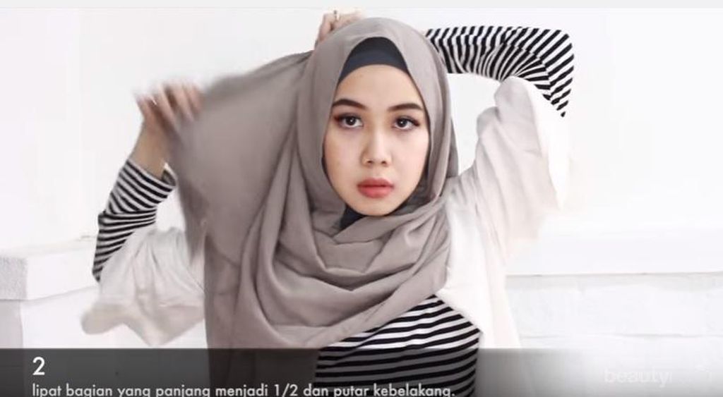 Tak Perlu Ribet, Gaya Rambut Hijab Casual Sehari-hari yang Stylish!