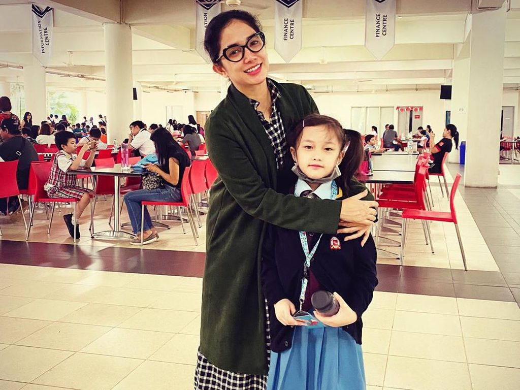 Keren! Putri Ussy Sulistiawaty Ikut Olimpiade Matematika Lagi Keren! Putri Ussy Sulistiawaty Ikut Olimpiade Matematika Lagi