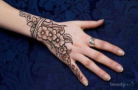 Percantik Tangan Mu Dengan Inspirasi Desain Henna Berikut