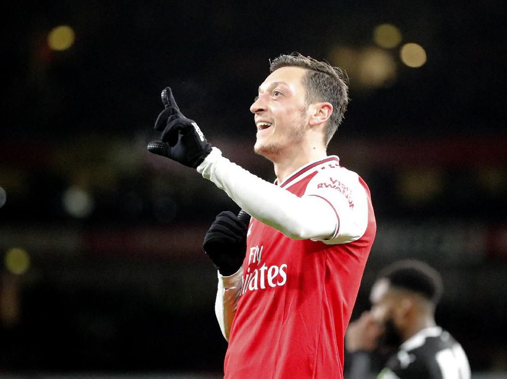 Oezil Tetap di Arsenal Sampai Kontraknya Habis Oezil Tetap di Arsenal Sampai Kontraknya Habis