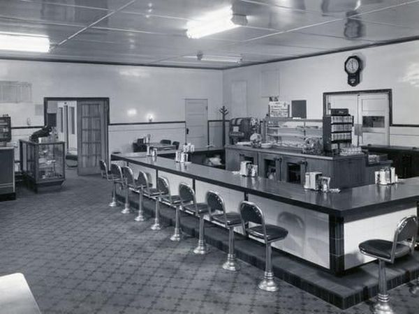 Seperti Inilah Suasana Restoran di Tahun 1900-an