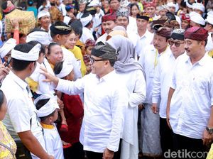 Hadiri Perayaan Hari Kuningan, Bupati Anas: Terima Kasih Umat Hindu