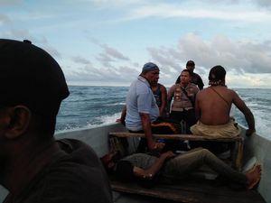 Perahu Rombongan Pengantar Jenazah Dihantam Ombak di Papua, 5 Orang Tewas Perahu Rombongan Pengantar Jenazah Dihantam Ombak di Papua, 5 Orang Tewas