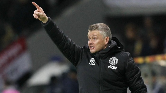 Manchester Uniteds manager Ole Gunnar Solskjaer gives instructions from the side line during the Europa League Group L soccer match between Astana and Manchester United in Astana, Kazakhstan, Thursday, Nov. 28, 2019. (AP Photo/Stas Filippov)