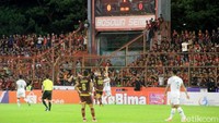 Di Stadion Andi Mattalatta, Minggu (1/3/2020) malam WIB, PSM mampu mencetak satu gol pada babak pertama. Tendangan bebas dari Ferndinand Sinaga pada menit ke-39 melengkung ke pojok kiri atas gawang PSS.