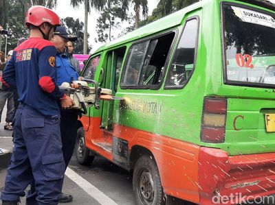 Atasi Kemacetan, Pemkot Bogor Musnahkan Angkot Tua
