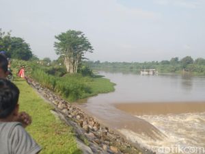 Ini Penyebab Perahu Terbalik di Sungai Brantas hingga 4 Orang Hilang Ini Penyebab Perahu Terbalik di Sungai Brantas hingga 4 Orang Hilang