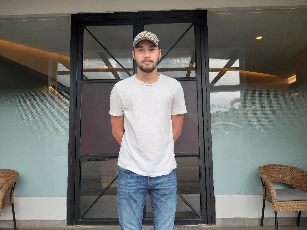Akting dengan 54 Ekor Ular, Achmad Megantara Santuy Akting dengan 54 Ekor Ular, Achmad Megantara Santuy