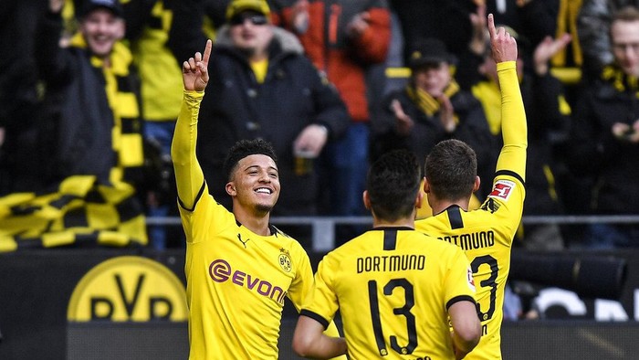 Dortmunds Jadon Sancho, left, celebrates after he scored the opening goal during the German Bundesliga soccer match between Borussia Dortmund and SC Freiburg in Dortmund, Germany, Saturday, Feb. 29, 2020. (AP Photo/Martin Meissner)