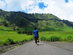 Tak Kalah dengan Ranu Manduro, Ini Bromo Saat Sedang Hijau