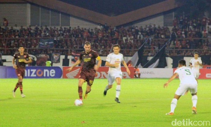 PSM Makassar mengawali petualangan di Shopee Liga 1 2020 dengan manis. Juku Eja memetik kemenangan tipis 2-1 atas Super Elang Jawa.