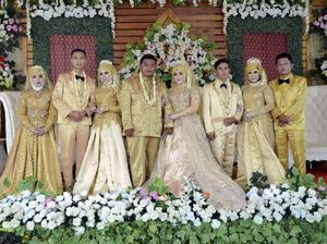 Mantap! Ibu dan Tiga Putrinya Nikah Bareng di Lapangan Bola Ciamis