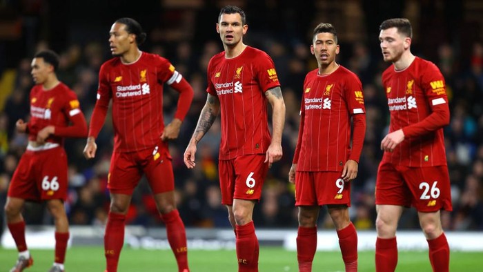 WATFORD, ENGLAND - FEBRUARY 29: Dejan Lovren, Roberto Firmino and Andy Robertson of Liverpool look on during the Premier League match between Watford FC and Liverpool FC at Vicarage Road on February 29, 2020 in Watford, United Kingdom. (Photo by Julian Finney/Getty Images)