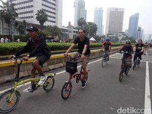 Asyiknya Wara-wiri Gowes Sepeda Lipat di Ibu Kota